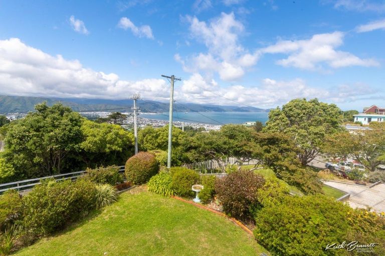 Photo of property in 39 Maungaraki Road, Korokoro, Lower Hutt, 5012