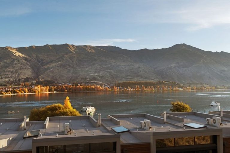 Photo of property in 35 Lakeside Road, Wanaka, 9305
