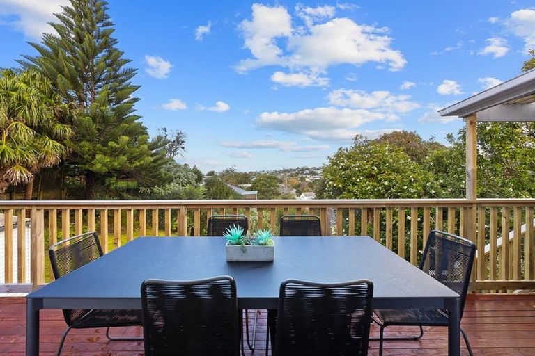 Photo of property in 2 Dunraven Place, Torbay, Auckland, 0630