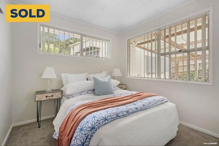 Photo of property in 1/10 Mcquoid Place, Glenfield, Auckland, 0629