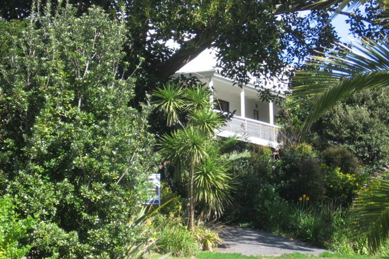 Photo of property in 11 Rewa Place, Russell, 0202