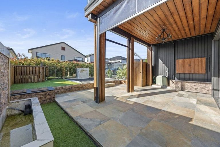 Photo of property in 16 Lime Hill Rise, Flat Bush, Auckland, 2019