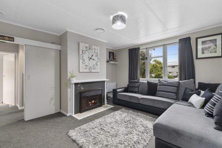 Photo of property in 393 Cambridge Terrace, Naenae, Lower Hutt, 5011