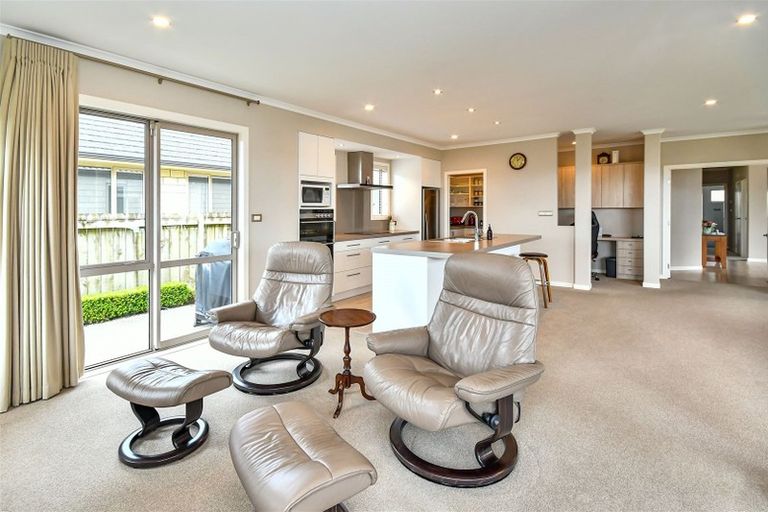 Photo of property in 10 Barsana Place, Pukekohe, 2120