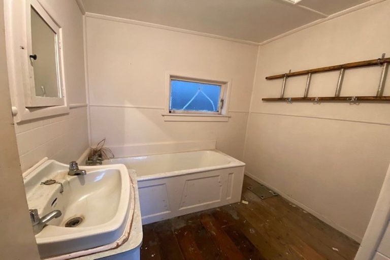 Photo of property in 125 Bridge Street, Eltham, 4322