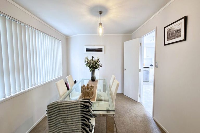 Photo of property in 16 Onetaunga Road, Chatswood, Auckland, 0626