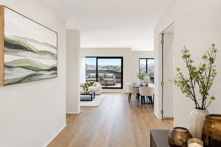 Photo of property in 25 Kumukumu Road, Long Bay, Auckland, 0630