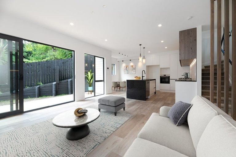 Photo of property in 11d Dianthus Place, Browns Bay, Auckland, 0630