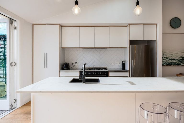Photo of property in 9 Ocean View Road, Hillcrest, Auckland, 0627