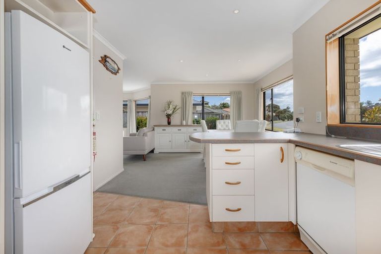 Photo of property in 22 Lorna Irene Drive, Raumati South, Paraparaumu, 5032