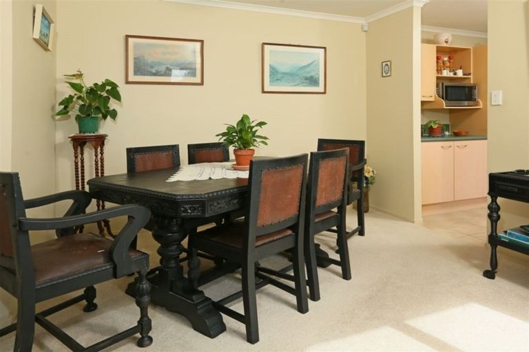 Photo of property in 18 Chelmsley Avenue, Henderson, Auckland, 0612