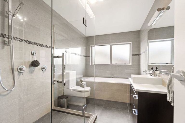 Photo of property in 514a Glenfield Road, Bayview, Auckland, 0629