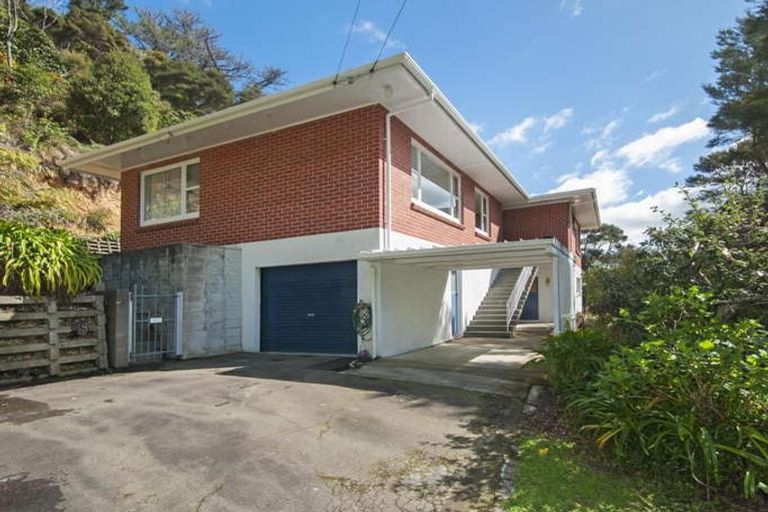 Photo of property in 229 Whites Line East, Waiwhetu, Lower Hutt, 5010