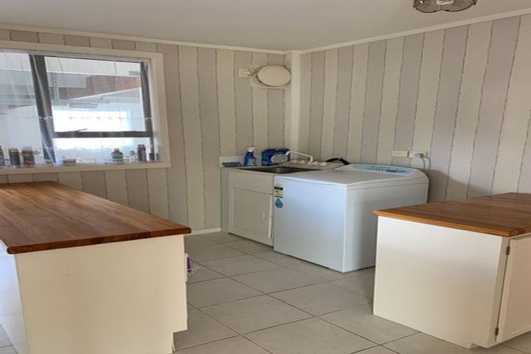 Photo of property in 17 Waller Avenue, Bucklands Beach, Auckland, 2012