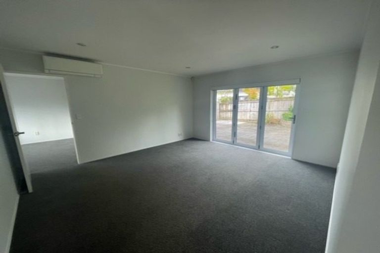 Photo of property in 2/11 Parramatta Place, Botany Downs, Auckland, 2010