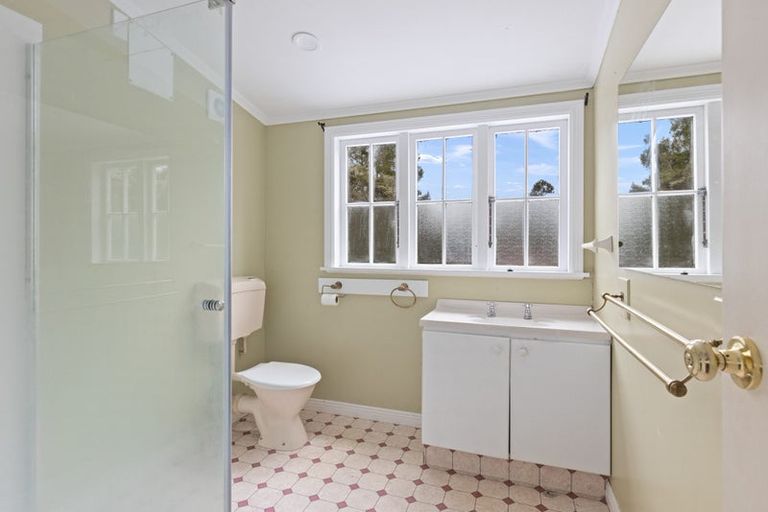 Photo of property in 2/292 Glenfield Road, Glenfield, Auckland, 0629