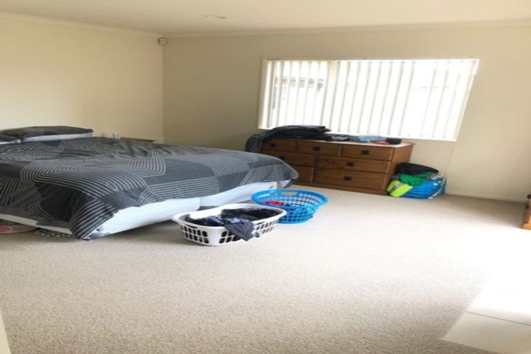 Photo of property in 10 Newry Close, East Tamaki Heights, Auckland, 2016