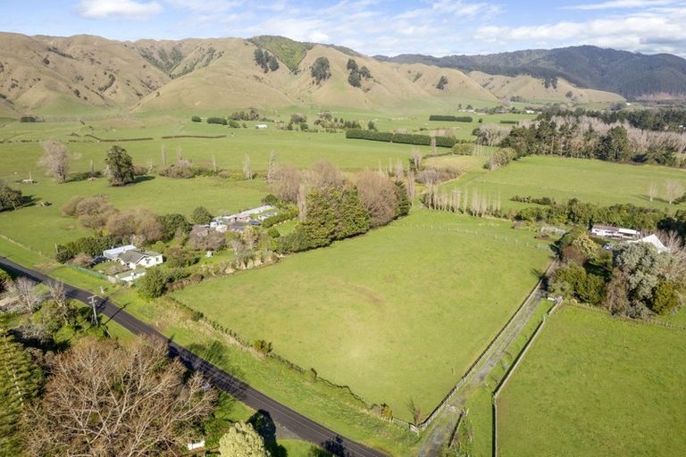 Photo of property in 156 Gear Road, Te Horo, Otaki, 5582