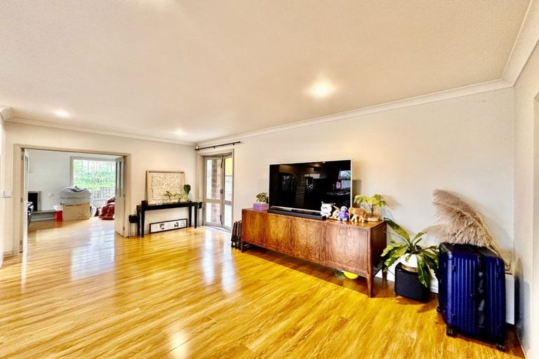 Photo of property in 12 Keating Rise, Northcross, Auckland, 0632