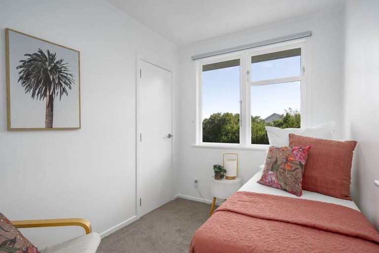 Photo of property in 33 Castor Crescent, Cannons Creek, Porirua, 5024