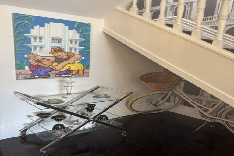 Photo of property in 322 Oriental Parade, Oriental Bay, Wellington, 6011