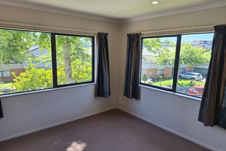 Photo of property in 8 Pyramid Place, Glen Eden, Auckland, 0602