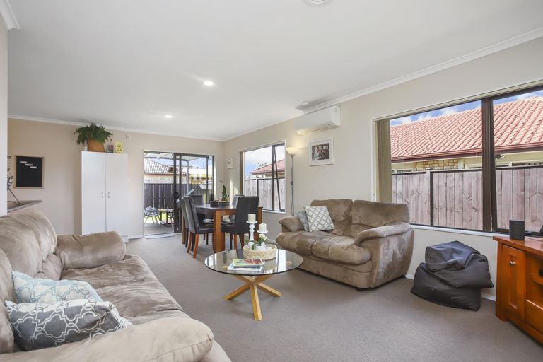 Photo of property in 16 Stellata Court, Randwick Park, Auckland, 2105
