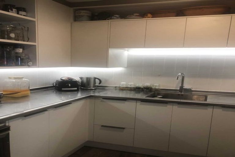 Photo of property in 2 Te Ara Karoiroa Road, Hurford, New Plymouth, 4374