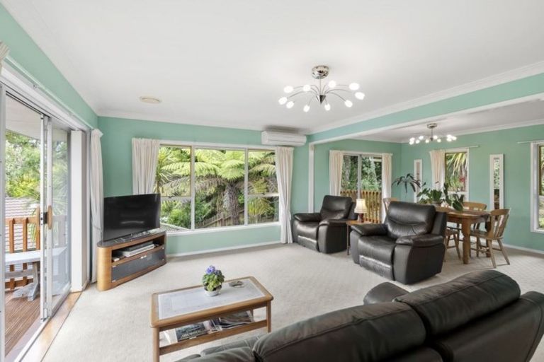 Photo of property in 31 Calman Place, Chatswood, Auckland, 0626