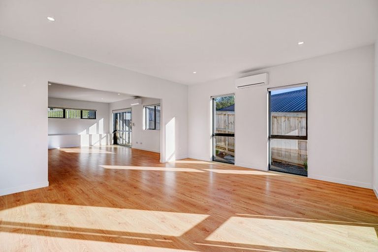 Photo of property in 16 Awa Avenue, Helensville, 0800