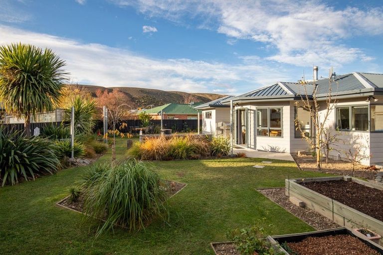 Photo of property in 6 Albert Drive, Clyde, 9330