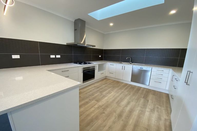 Photo of property in 2 Weweia Close, Kenepuru, Porirua, 5022