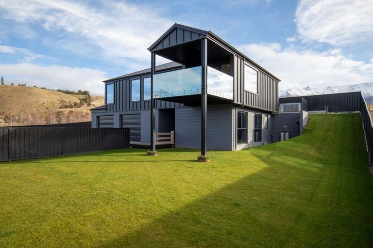 Photo of property in 27 Stratford Drive, Mount Pisa, Cromwell, 9383