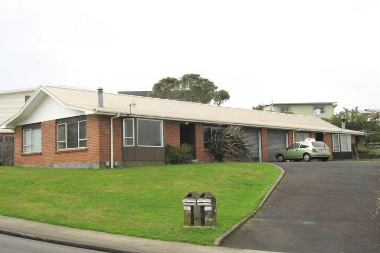 Photo of property in 69 Stewart Drive, Newlands, Wellington, 6037
