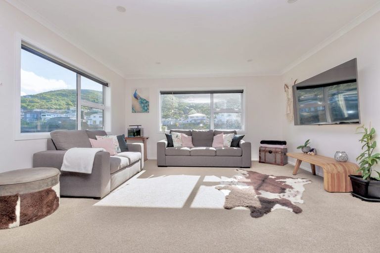 Photo of property in 33 Rochdale Drive, Churton Park, Wellington, 6037