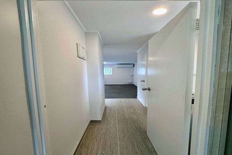 Photo of property in 1a Kiwi Esplanade, Mangere Bridge, Auckland, 2022