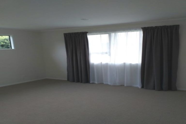 Photo of property in 74 Lynn Road, Bayview, Auckland, 0629