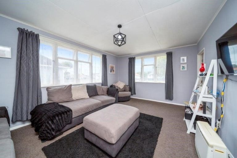 Photo of property in 285 South Road, Hawera, 4610