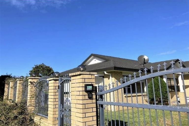 Photo of property in 2 Cyclamen Road, Mangere, Auckland, 2022