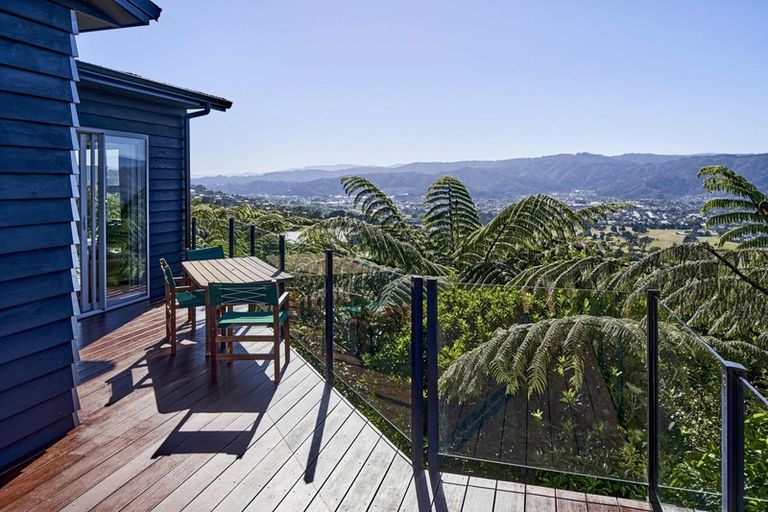 Photo of property in 37 Meadowbank Drive, Belmont, Lower Hutt, 5010