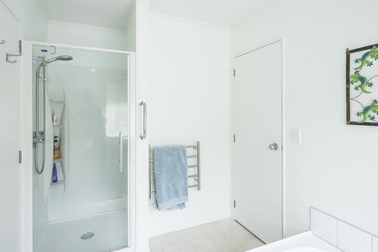 Photo of property in 4 Kaikomako Road, Waikanae, 5036