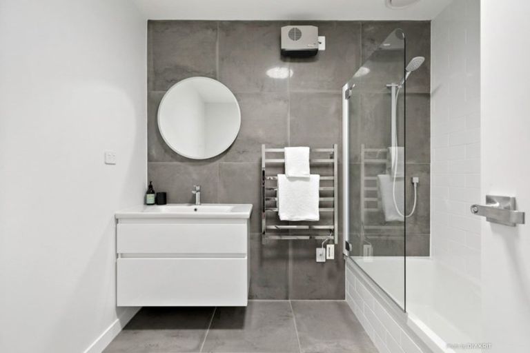 Photo of property in 2/12 Stanley Street, Berhampore, Wellington, 6023