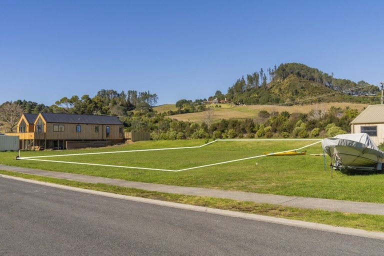 Photo of property in 13 Oliver Leighs Drive, Cooks Beach, 3591