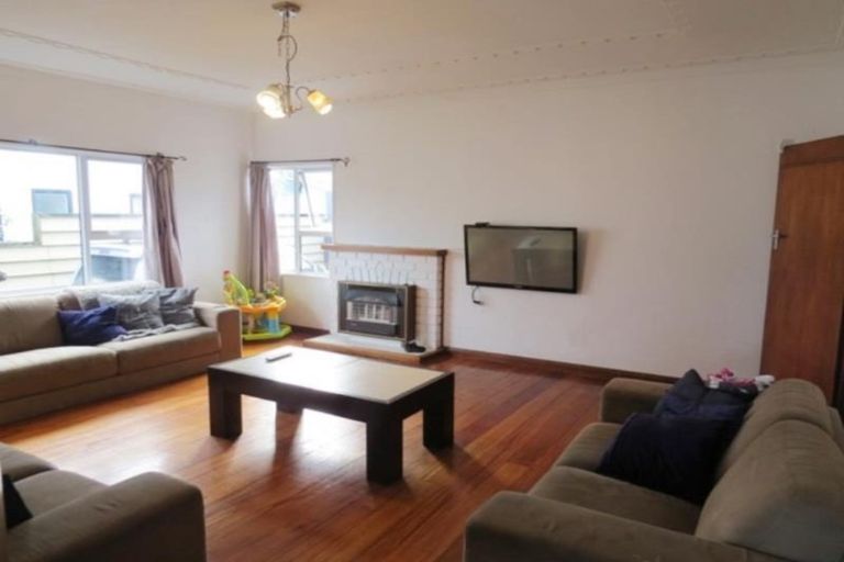 Photo of property in 33 Sackville Street, Fitzroy, New Plymouth, 4312