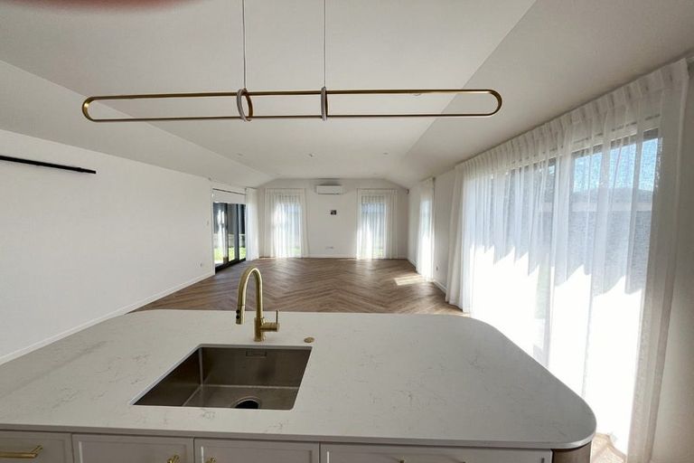 Photo of property in 25 Kenehi Road, Karaka, 2124