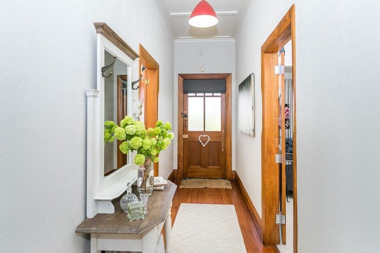 Photo of property in 106 Forest Lake Road, Forest Lake, Hamilton, 3200