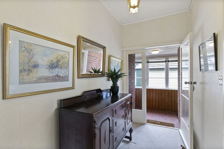 Photo of property in 8 Aplin Terrace, Ngaio, Wellington, 6035