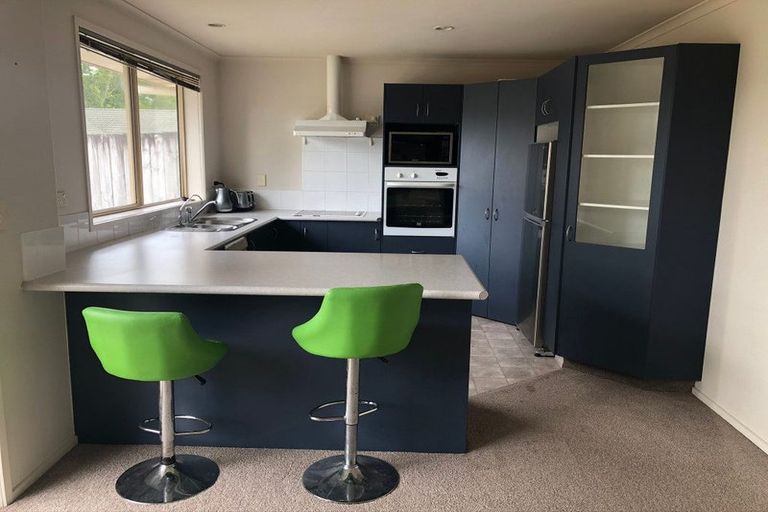 Photo of property in 16 Nobleman Place, Hamilton East, Hamilton, 3216