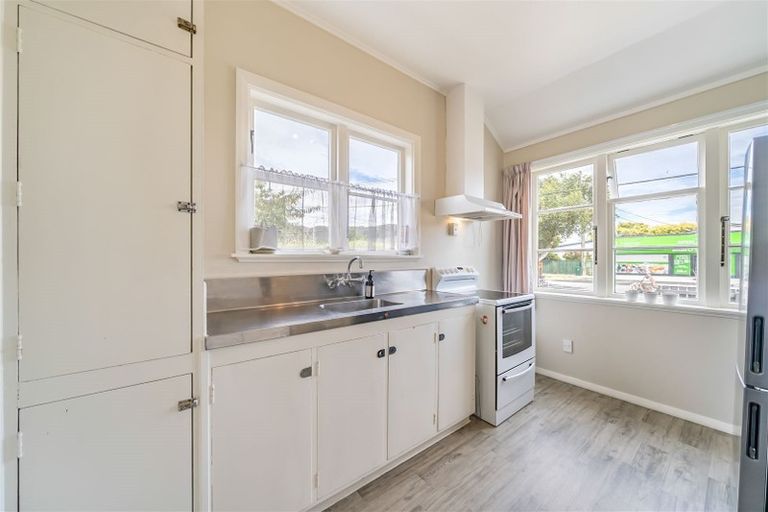 Photo of property in 4 Treadwell Street, Naenae, Lower Hutt, 5011