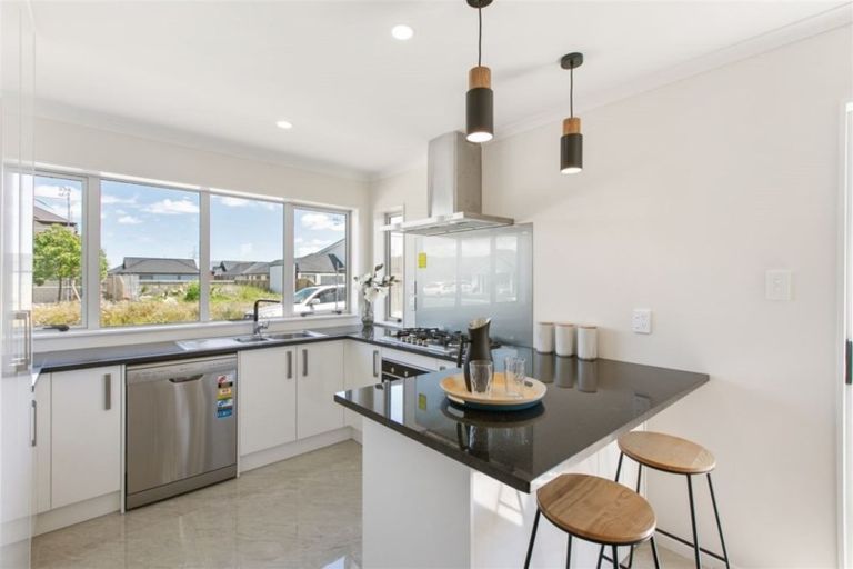 Photo of property in 27 Matata Drive, Takanini, 2112